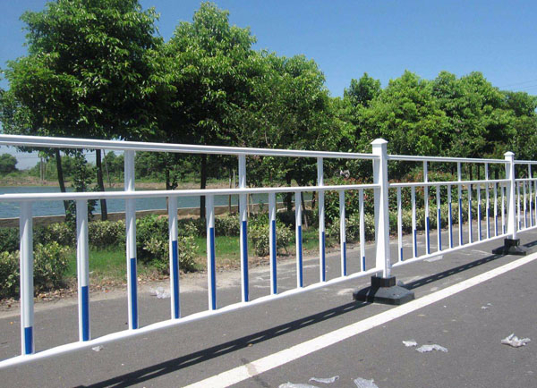 道路（lù）護欄工程